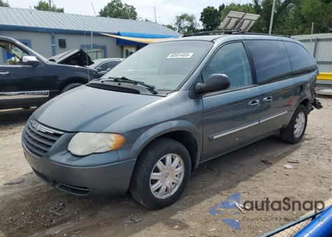2005 Chrysler Town & Country Touring из США, поврежденный, VIN 2C4GP54L15R562675